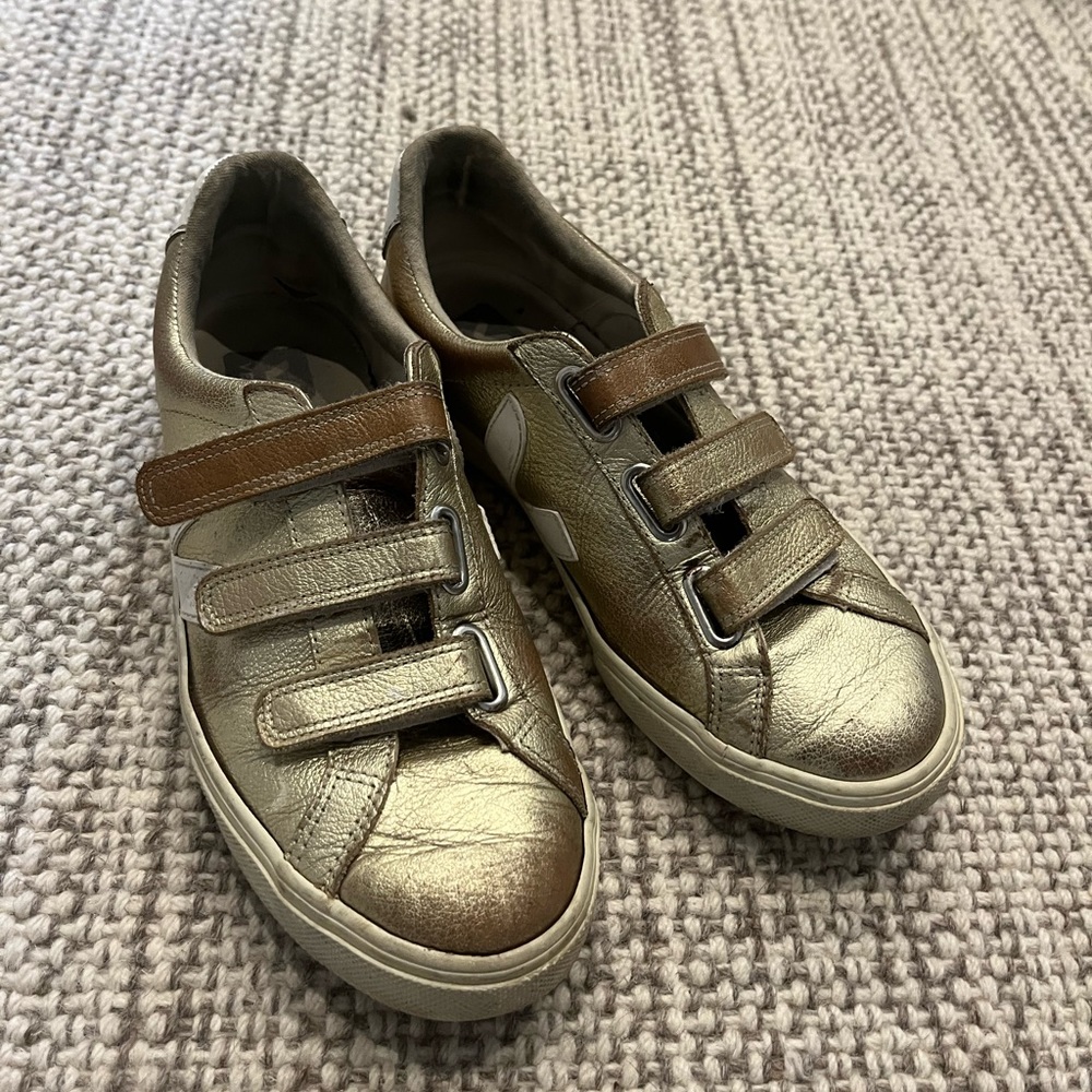 Gold Veja Sneaker